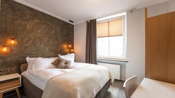 2 bedrooms, desk, free WiFi, bed sheets