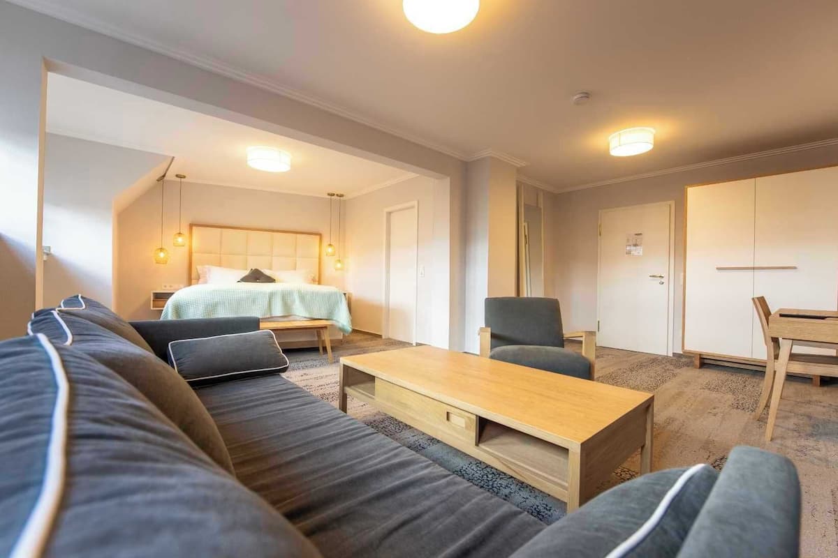 Junior Double Room | Desk, free WiFi, bed sheets