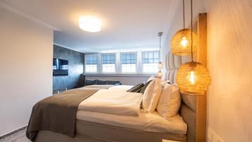 2 bedrooms, desk, free WiFi, bed sheets