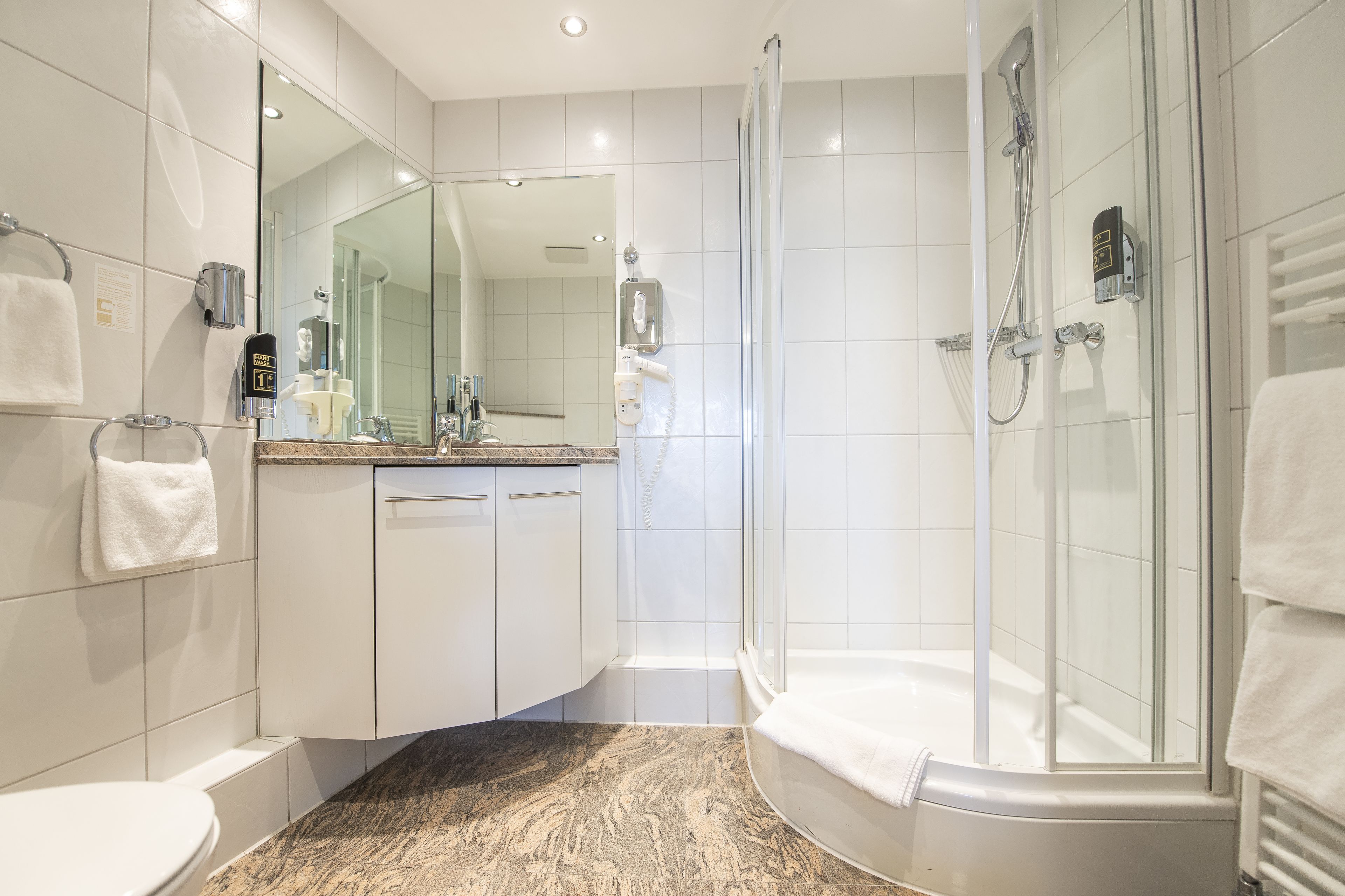 double room single use | bathroom | separate bathtub and shower, free toiletries, hair dryer, towels