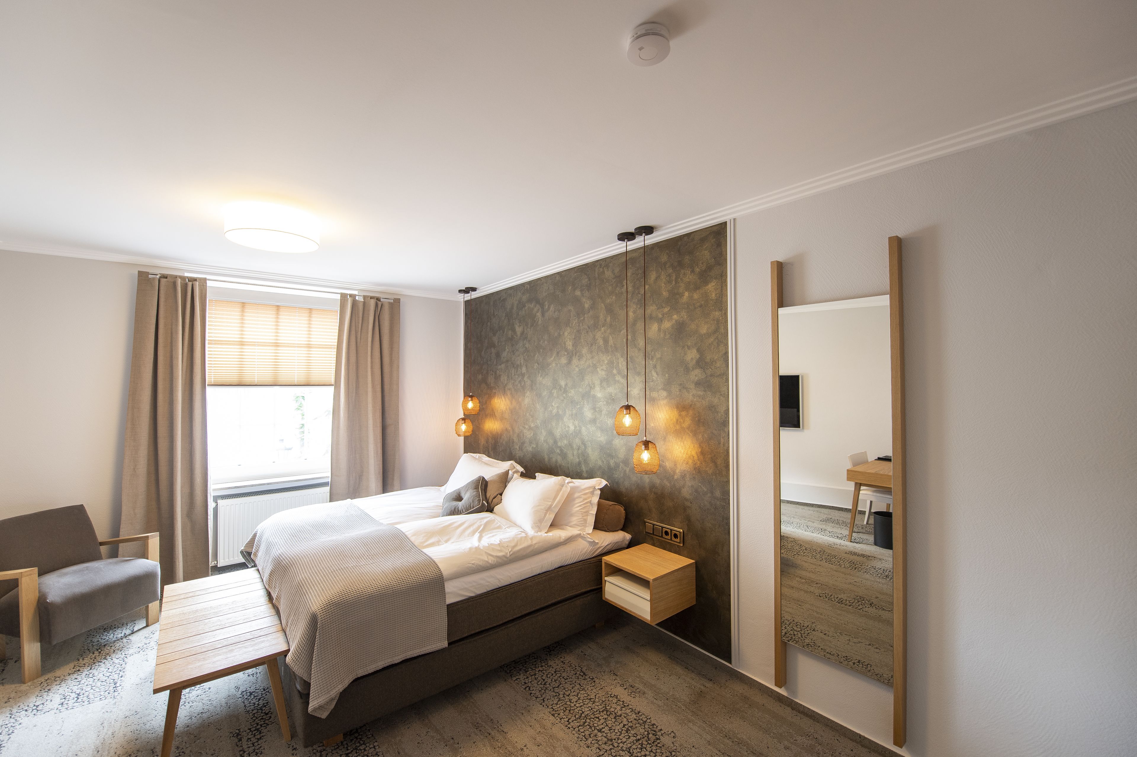 standard triple room | desk, free wifi, bed sheets