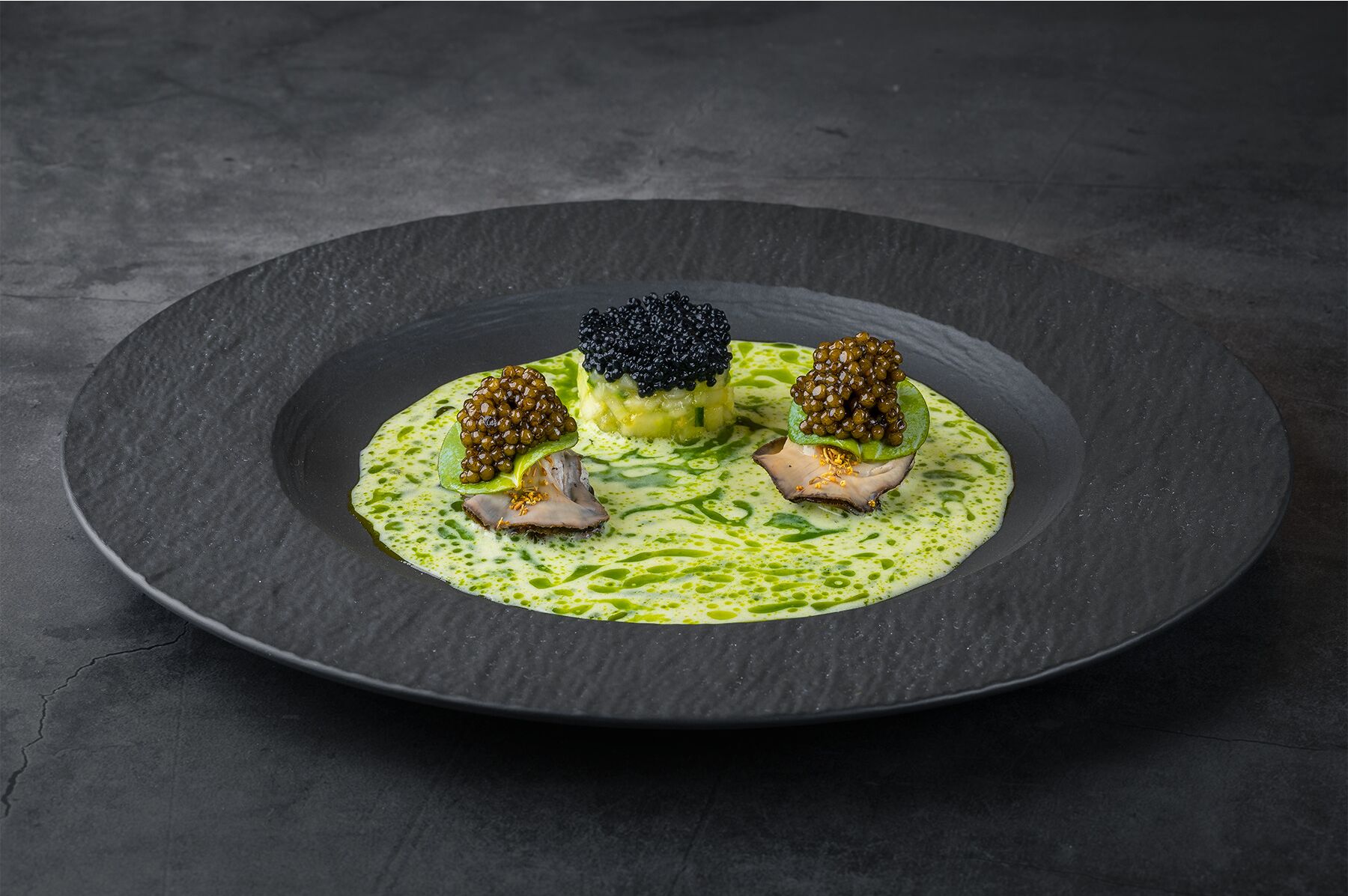 2 restaurants, lunch, dinner served; international cuisine