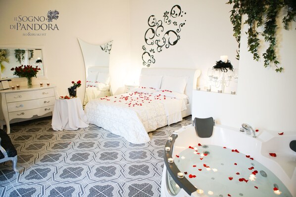 奢华套房, 1 张特大床, 按摩浴缸 | 客房服务 - 用餐