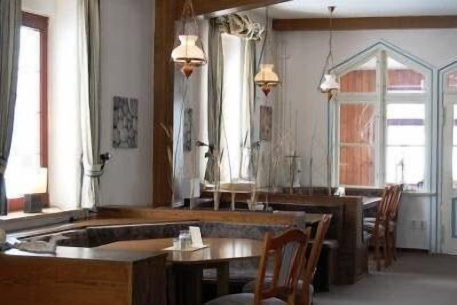 供應午餐和晚餐，地區料理，海灘景觀