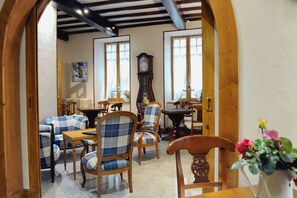 Interior - Le Lion d'Or (Cauterets)