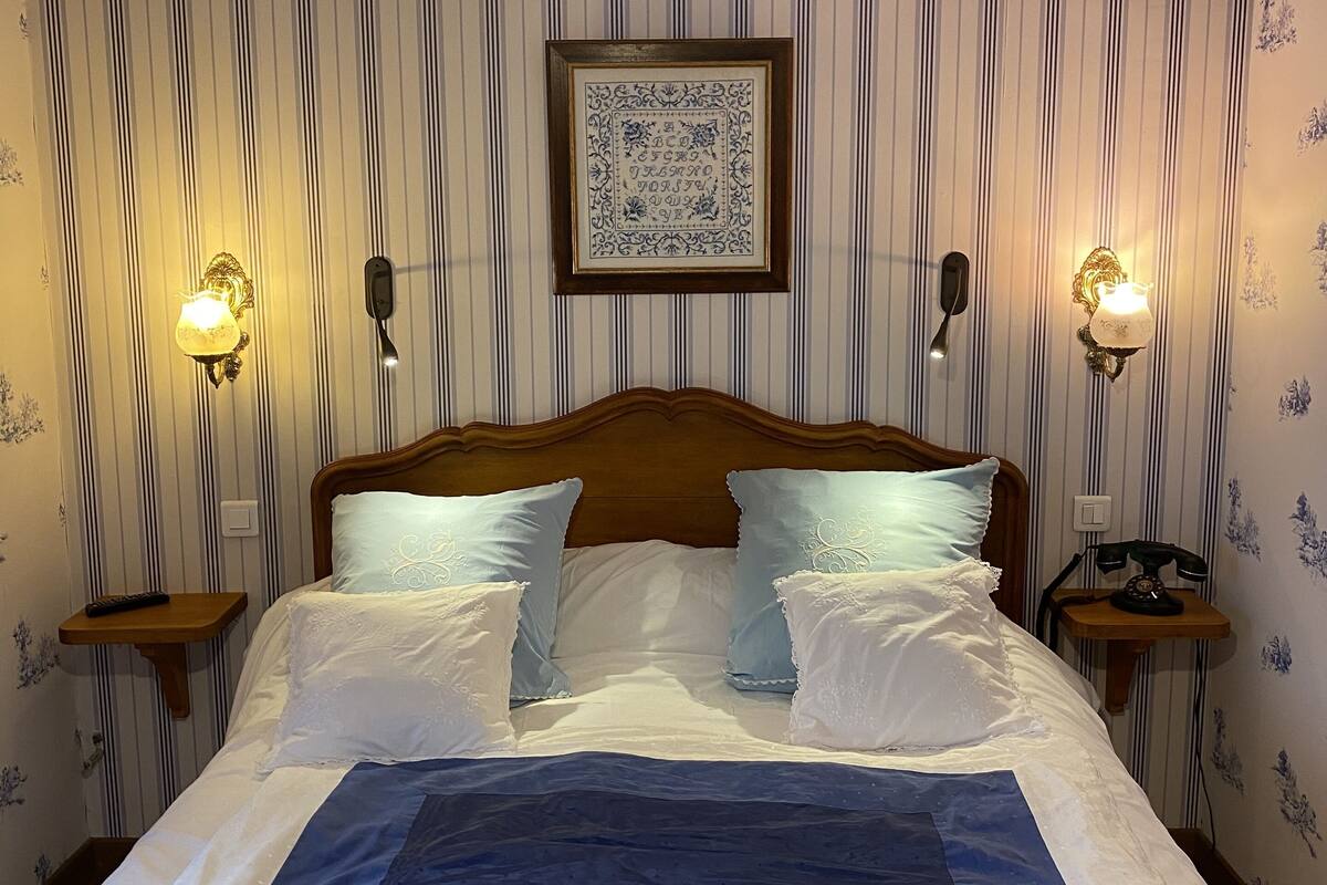 standard double room (shower) | premium bedding, in-room safe, individually decorated
