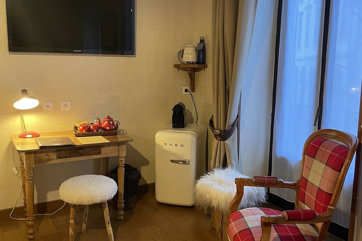 superior room, bathtub | premium bedding, in-room safe, individually decorated