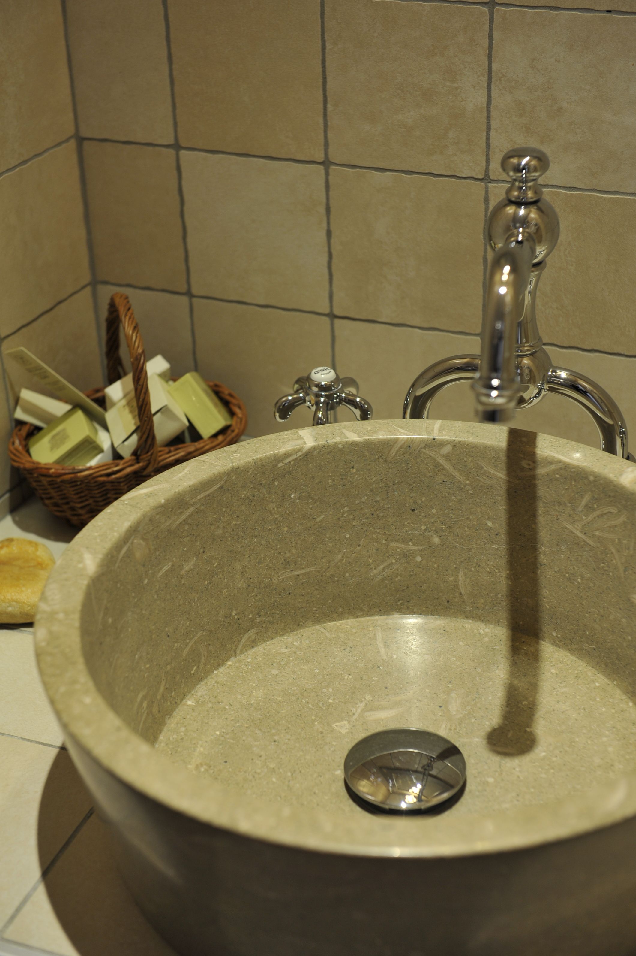 superior room (shower) | bathroom | free toiletries, hair dryer, bathrobes, towels