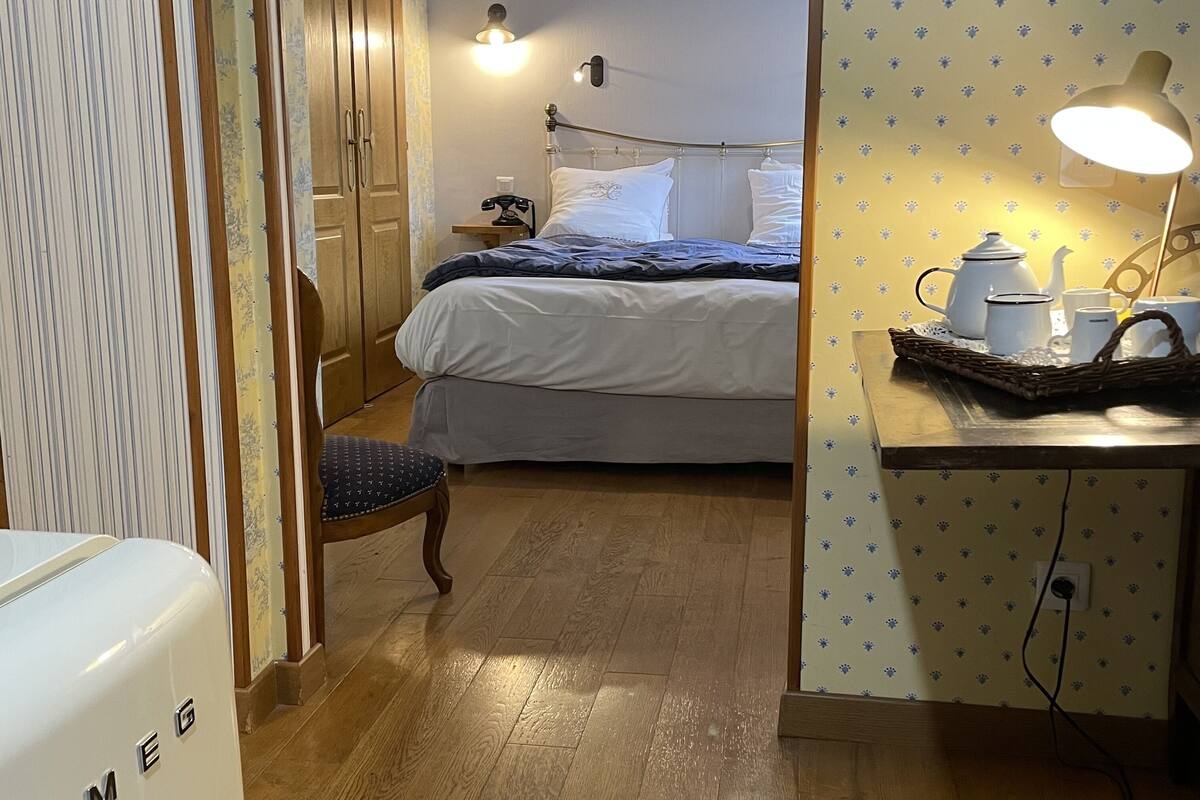 superior room (shower) | premium bedding, in-room safe, individually decorated