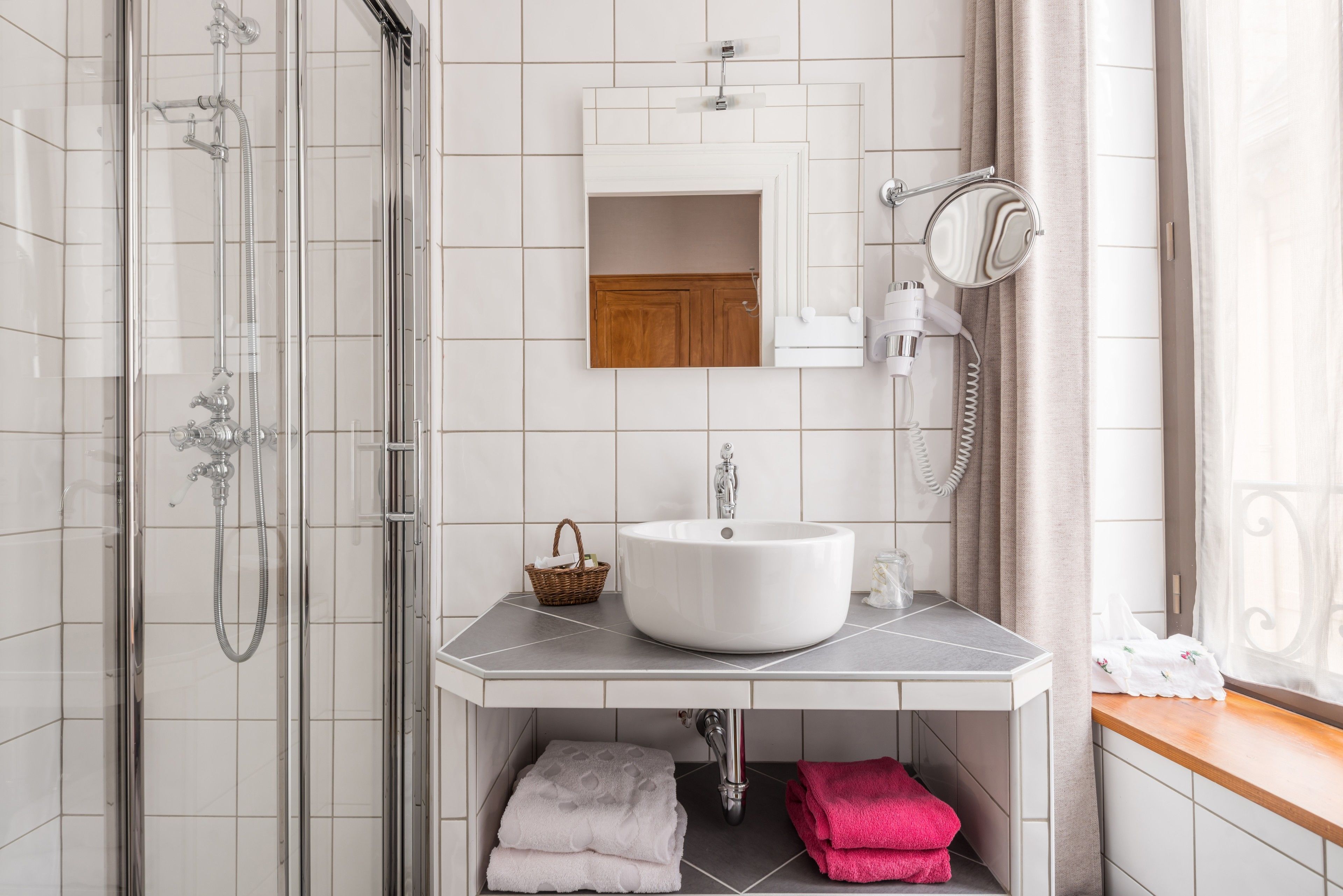 comfort room, 1 queen bed | bathroom | free toiletries, hair dryer, bathrobes, towels