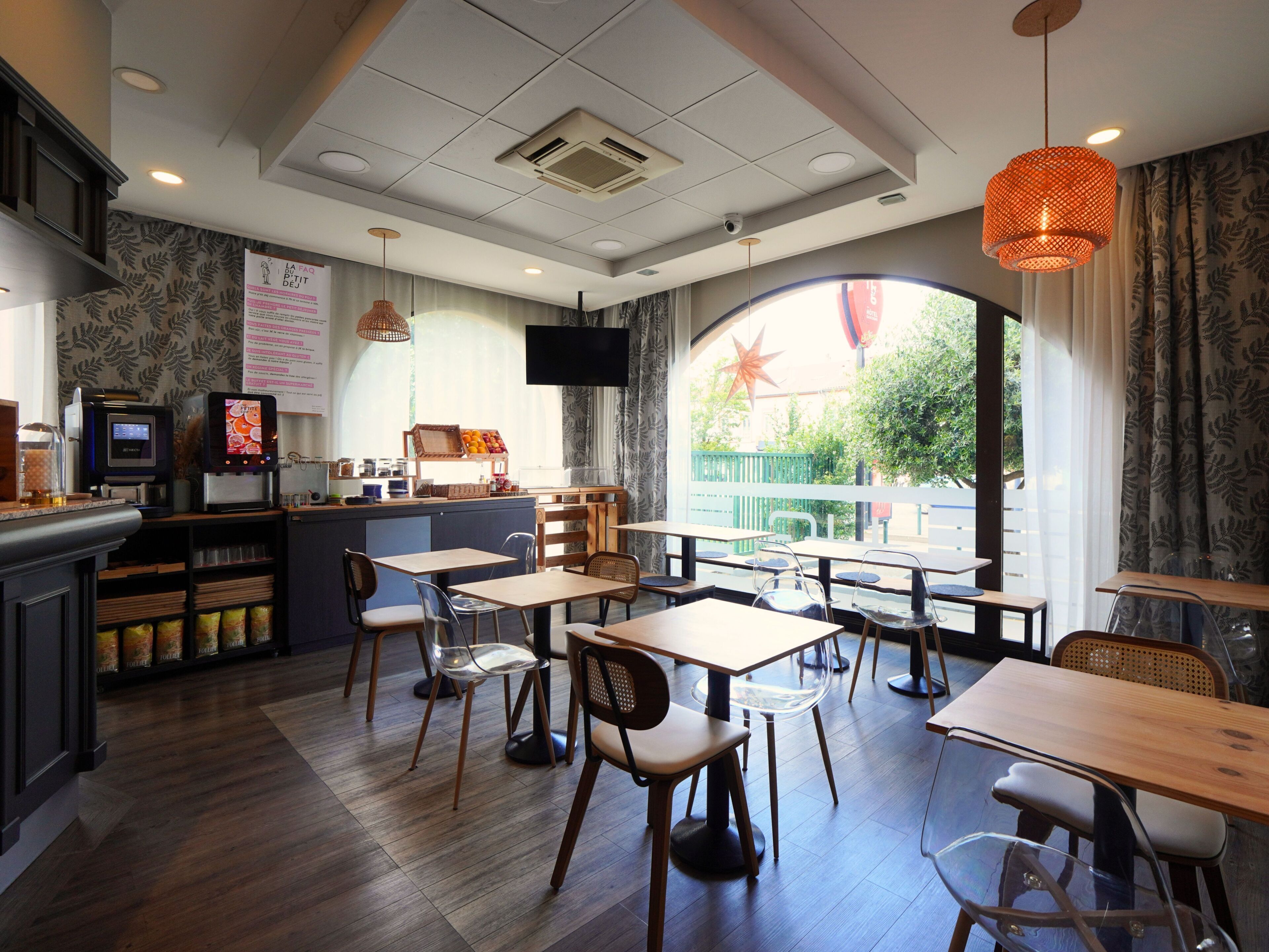Daily buffet breakfast for a fee