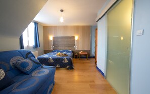 Habitación cuádruple estándar | Wifi gratis y acceso para silla de ruedas