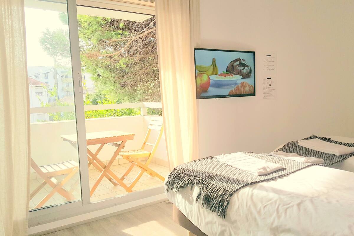 Comfort Twin Room, Balcony | Premium bedding, minibar, desk, soundproofing