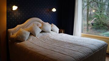 Deluxe Suite, 1 Katil Kelamin (Double) | Peralatan tempat tidur premium, meja, Wi-fi percuma, cadar katil