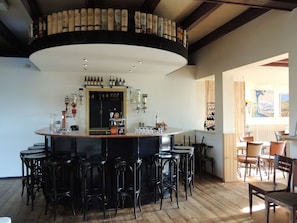 Bar (on property) - Hotel de Oorsprong (Sint Nicolaasga)