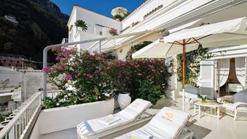 Romantisches Doppelzimmer, 1Â King-Bett, Meerblick | Daunenbettdecken, Minibar, Zimmersafe, Schreibtisch