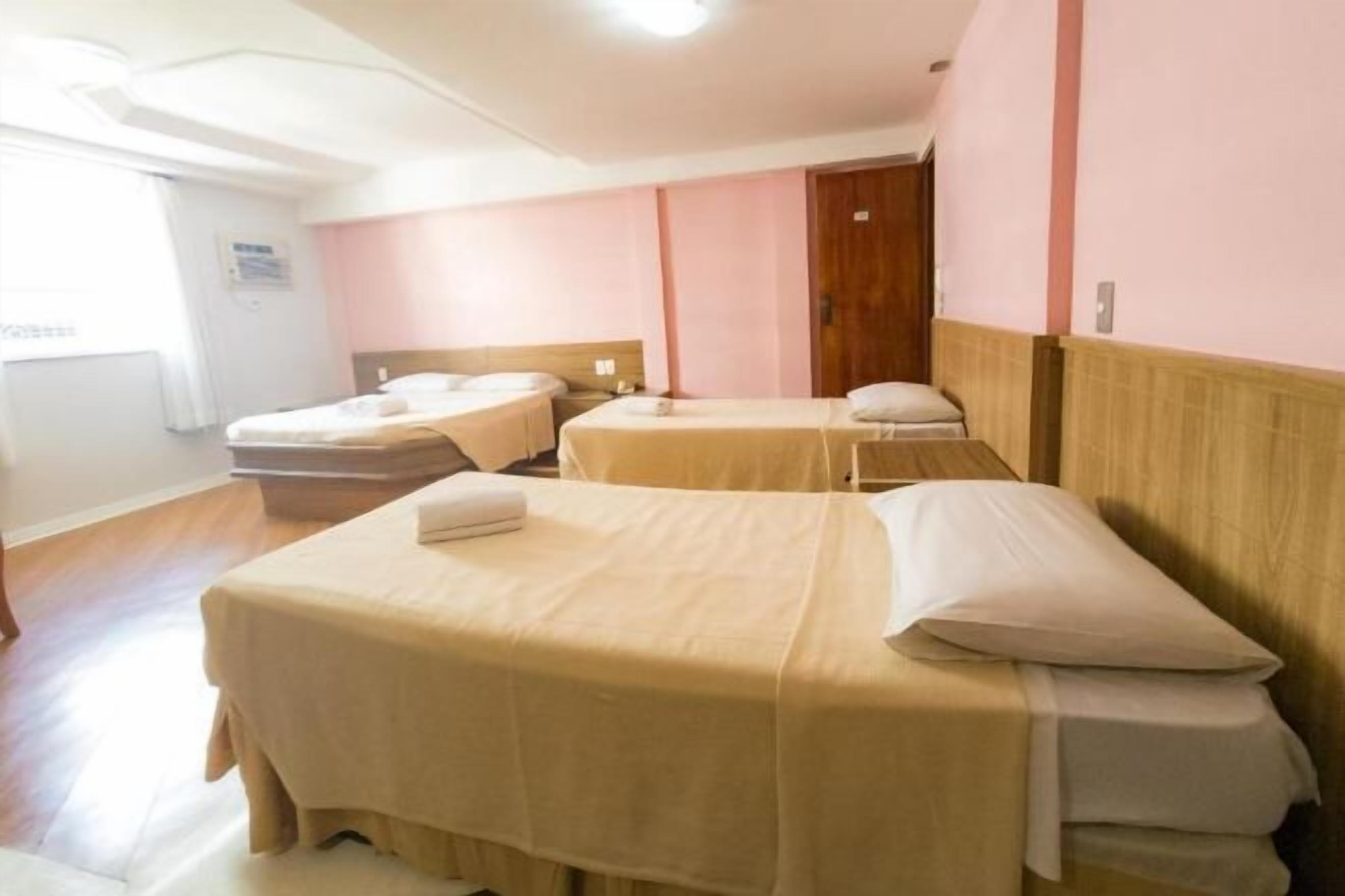 Minibar, caja fuerte, escritorio y sistema de insonorización