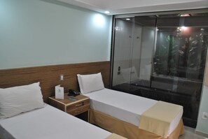 Minibar, in-room safe, desk, soundproofing - Gamboa Rio Hotel (Rio de Janeiro)