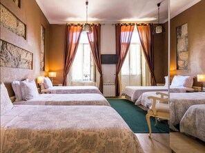 Grand Room, Private Bathroom (5 People) | In-room safe, desk, rollaway beds, free WiFi - Pedra Ibérica (Porto)