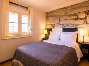 In-room safe, desk, rollaway beds, free WiFi - Pedra Ibérica (Porto)