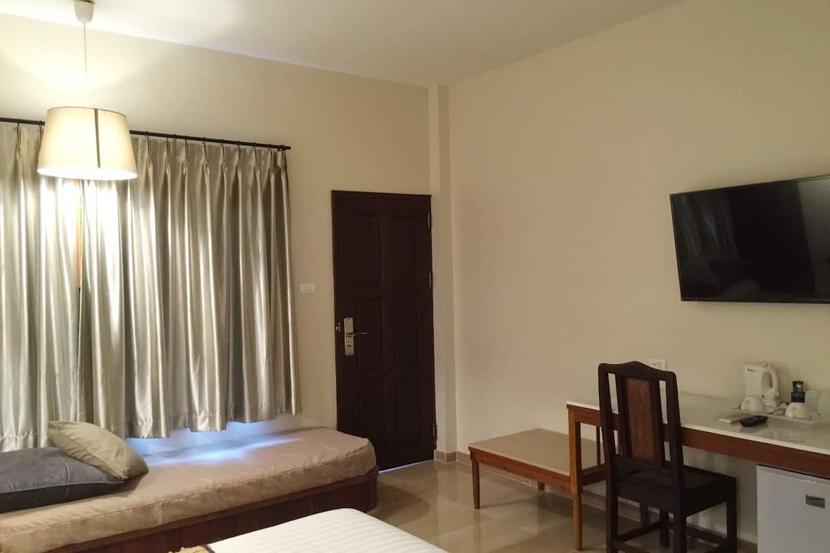 Superior Room, 1 King Bed with Sofa bed | Room amenity