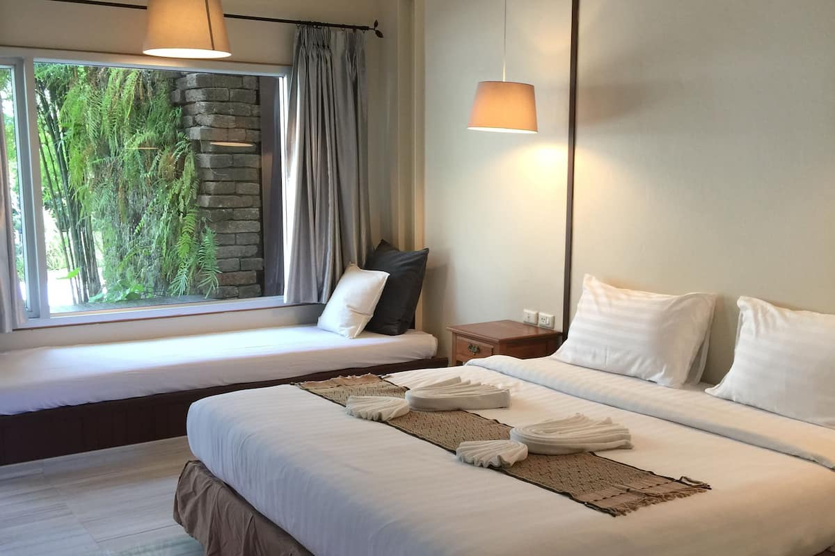 Deluxe Room, 1 King Bed with Sofa bed