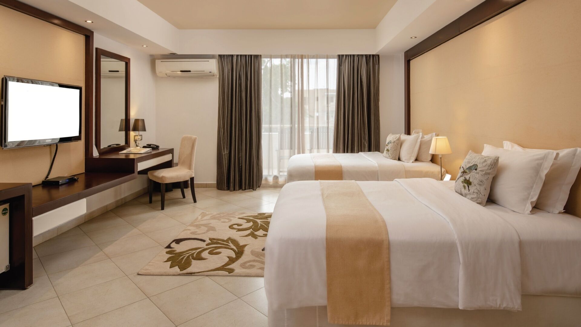 deluxe twin room | premium bedding, pillow-top beds, minibar, in-room safe