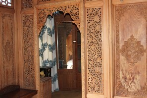 办公桌、熨斗/熨衣板、免费折叠床/加床、免费 WiFi