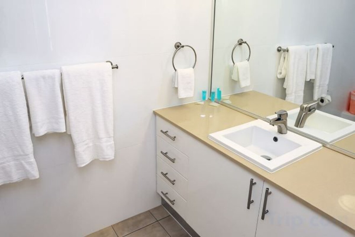 Bathroom | Hair dryer, towels, shampoo