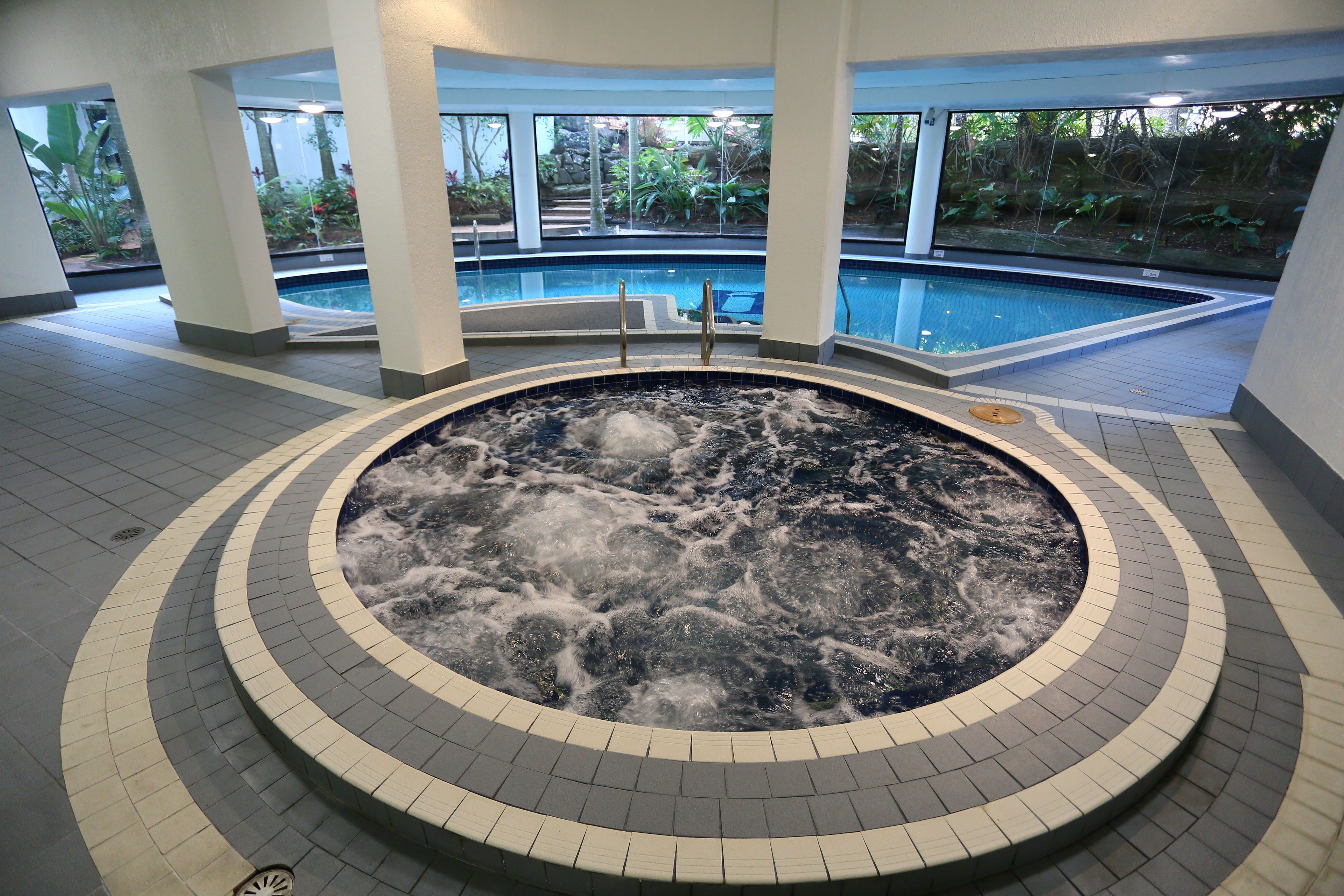 Indoor spa tub