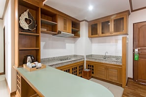 Lanna Family 2 Bedroom Suite | Bếp riêng | Tủ lạnh, dụng cụ pha cà phê/trà, ấm điện