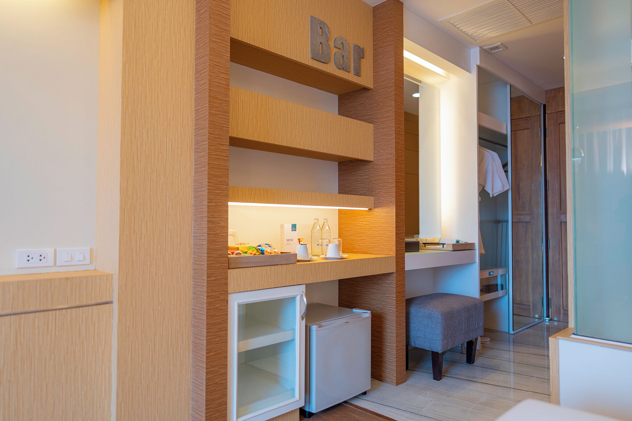 executive deluxe room | living area | lcd tv