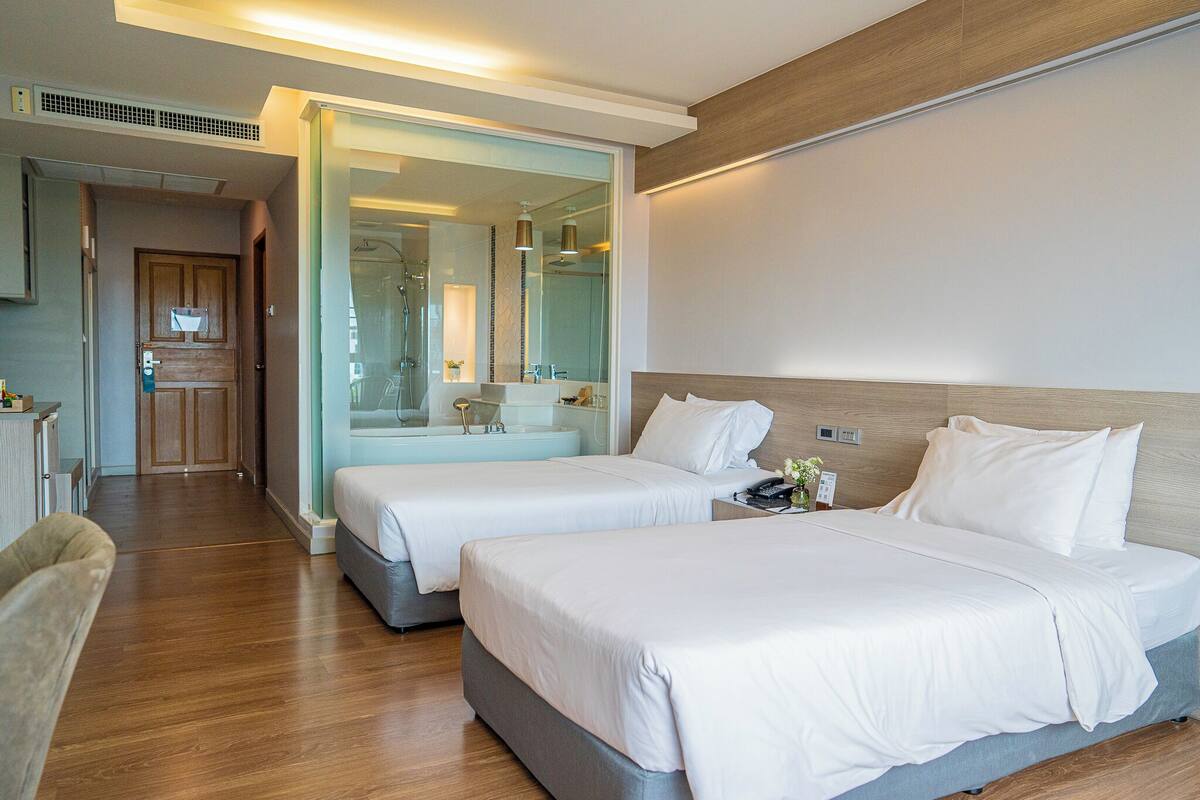 Deluxe Modern Room | 1 bedroom, free WiFi, bed sheets, wheelchair access