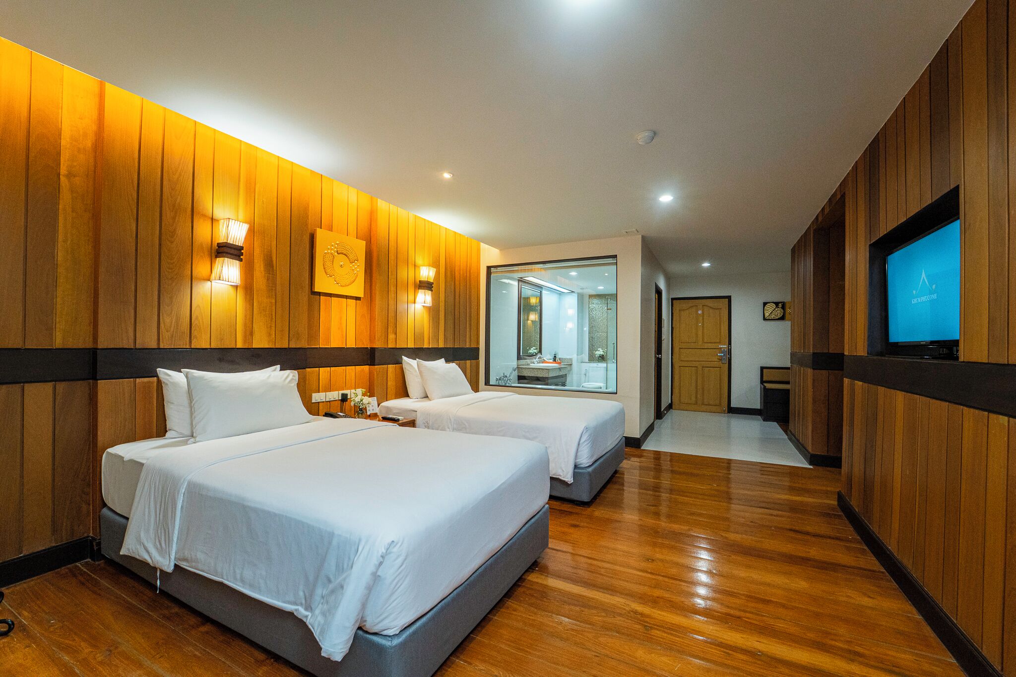 junior suite | bathroom | free toiletries, hair dryer, bathrobes, slippers