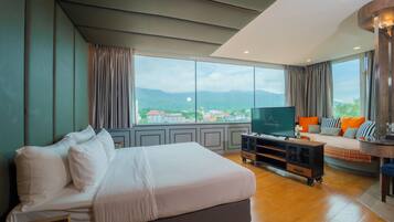 Executive Suite | 1 bedroom, free WiFi, bed sheets, wheelchair access