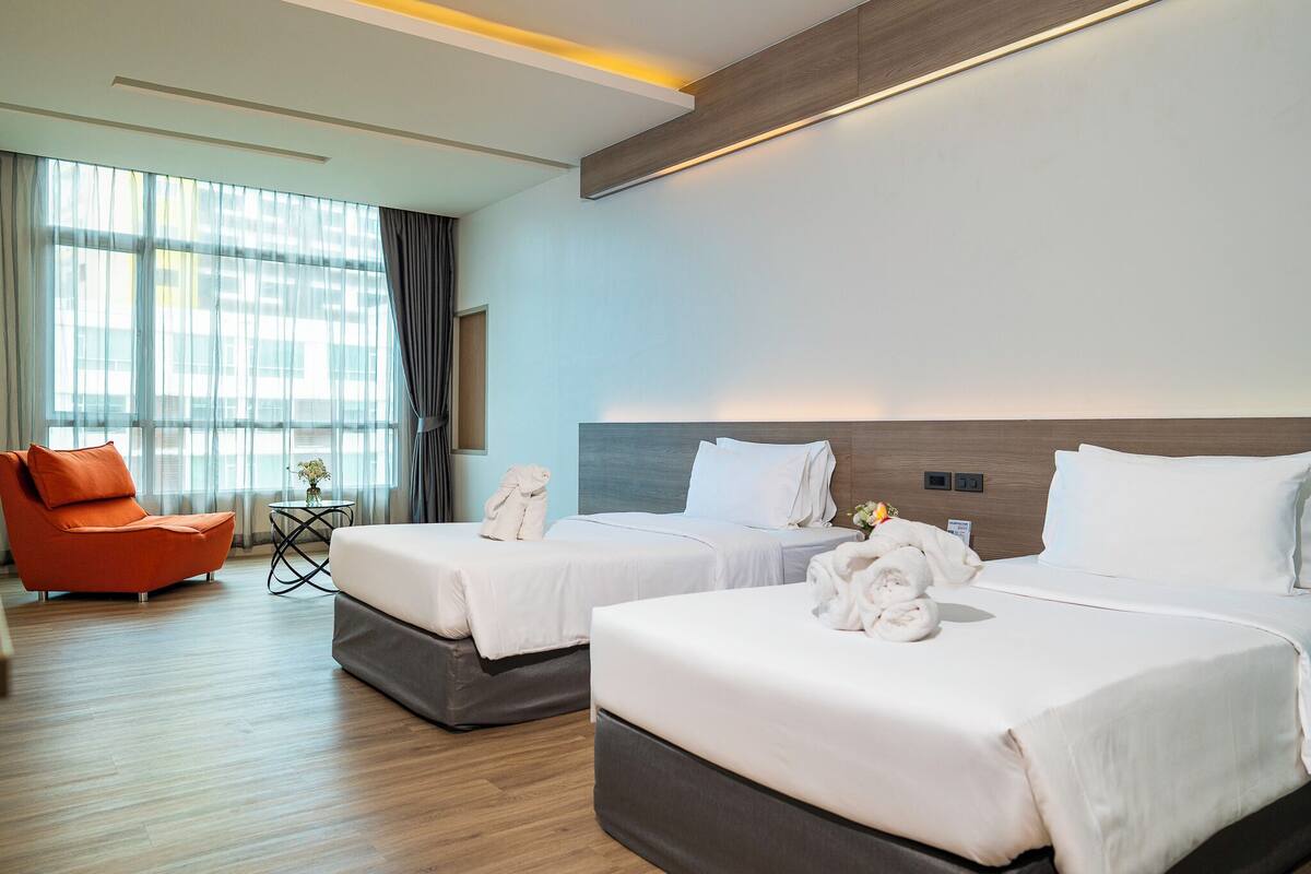 Deluxe Balcony Room | 1 bedroom, free WiFi, bed sheets, wheelchair access