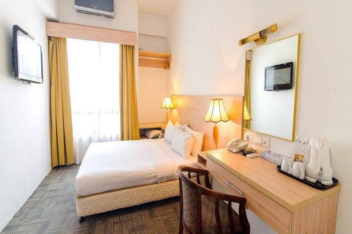 Phòng Superior, 1 giường cỡ queen | Bàn, giường gấp/giường phụ (phụ phí) 