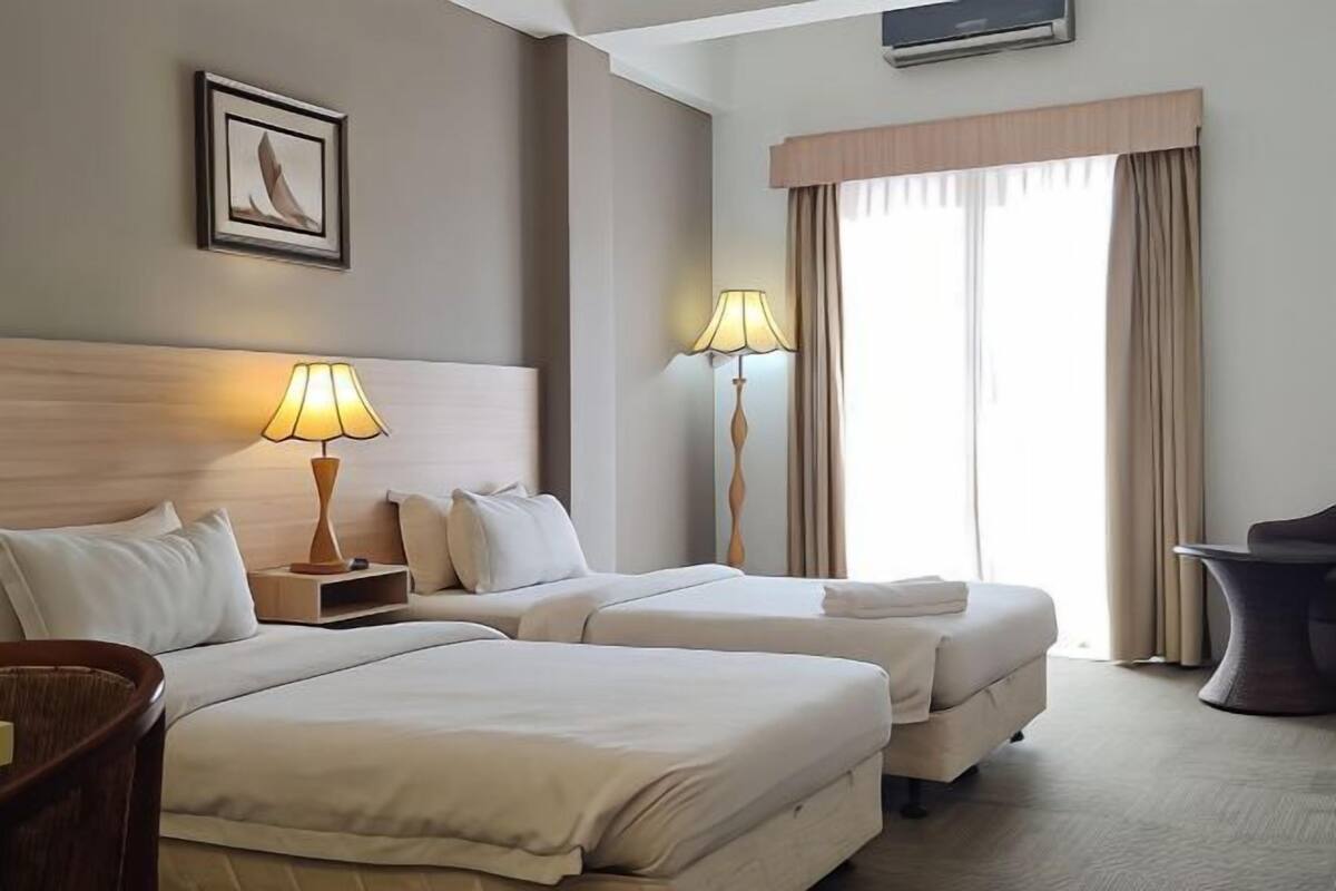 Bàn, giường gấp/giường phụ (phụ phí) 