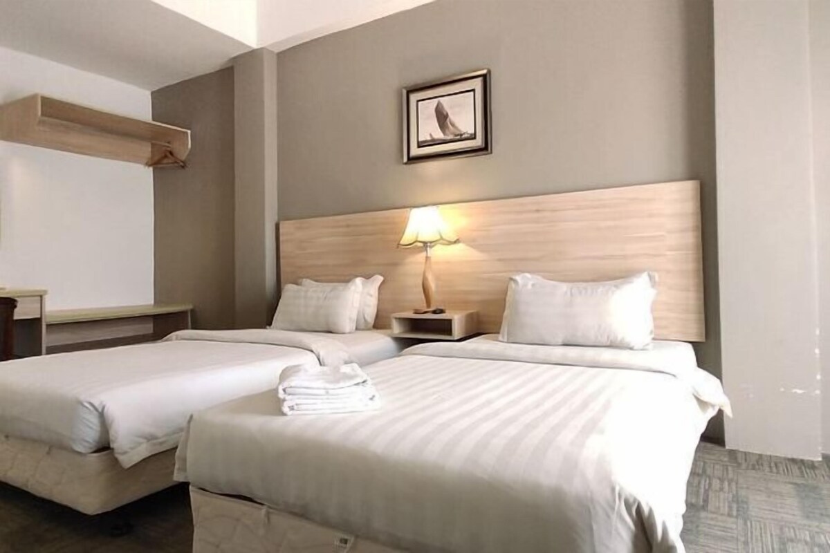 Desk, rollaway beds (surcharge), WiFi (free)