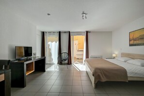Studio, barrierearm | Schallisolierte Zimmer, Bügeleisen/Bügelbrett, kostenloses WLAN
