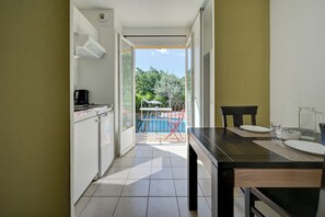 Studio Confort, balcon | Coin séjour