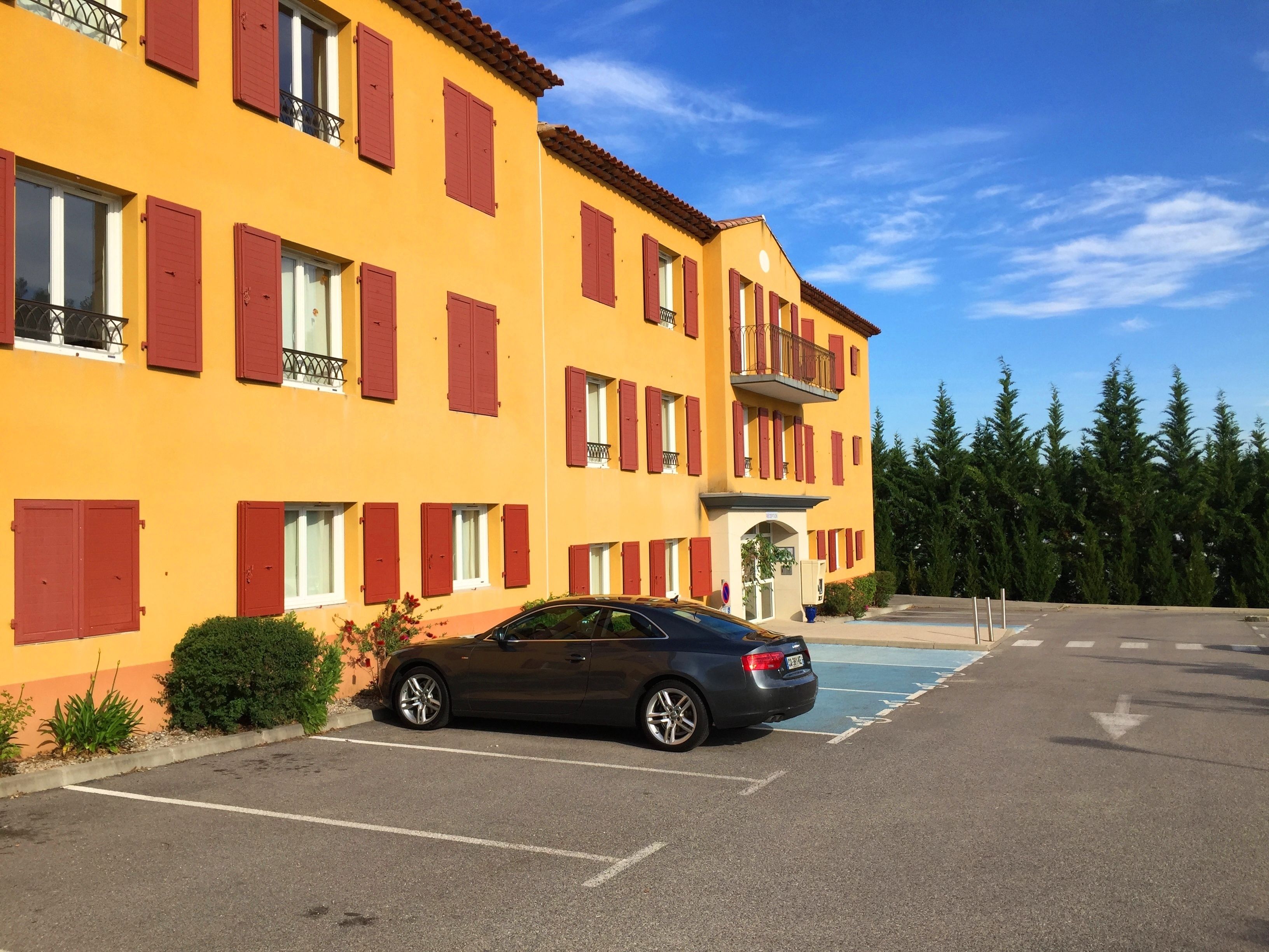 숙박 시설 정면