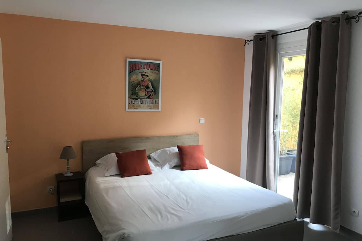 1 bedroom, soundproofing, iron/ironing board, free WiFi
