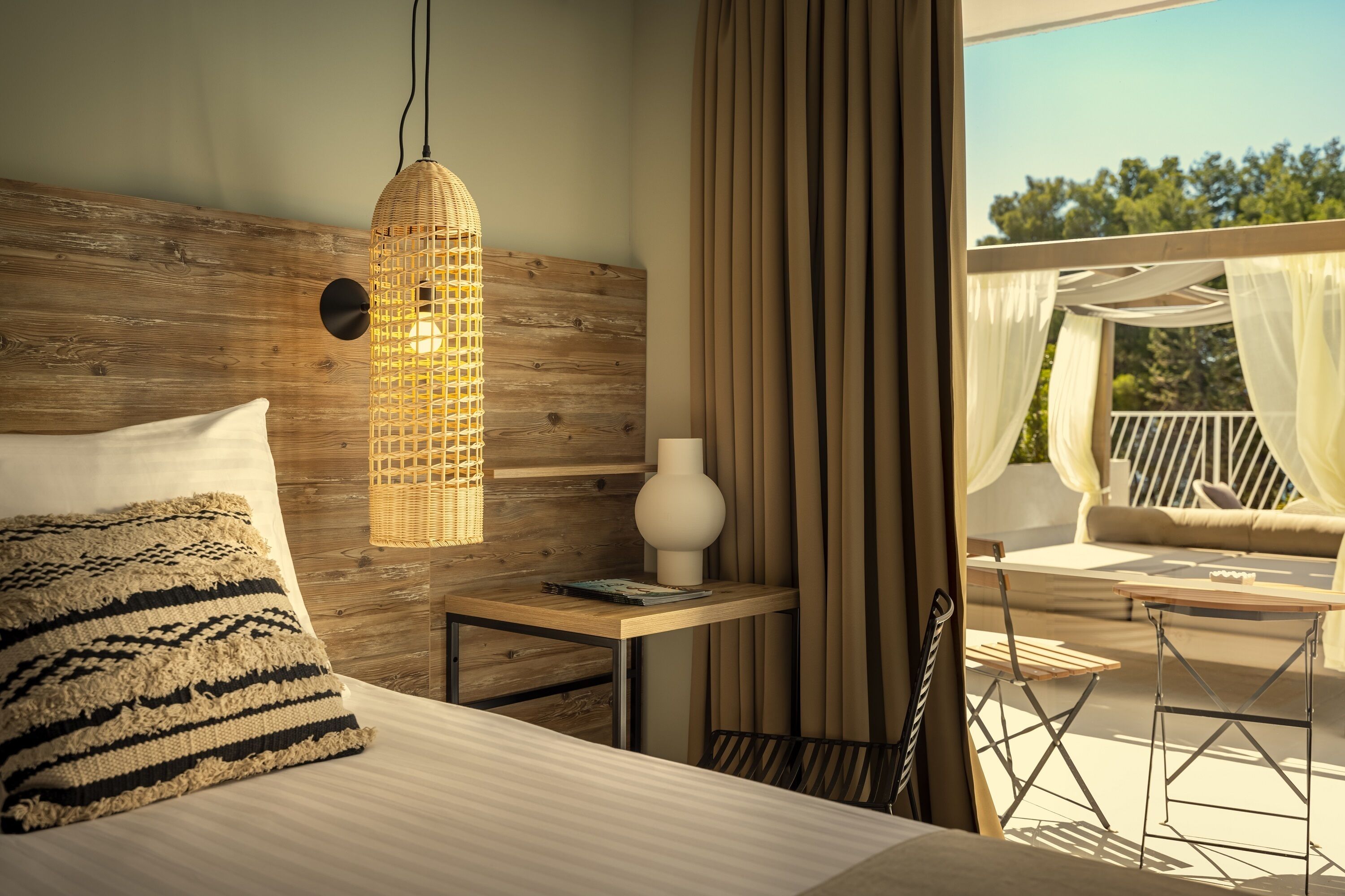 [placesroom] for 4 with lounge terrace | 1 bedroom, desk, blackout curtains, free wifi