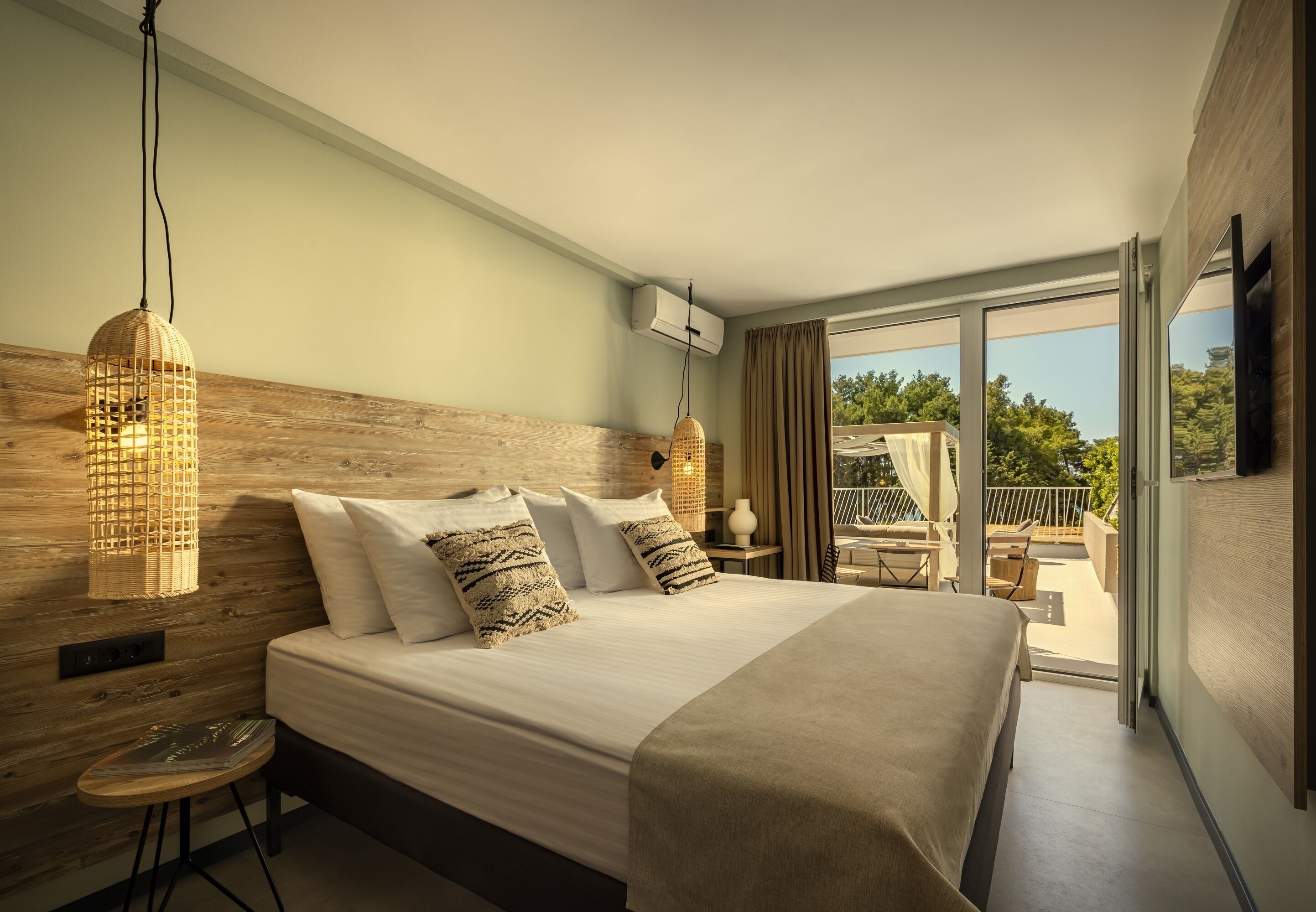 [placesroom] for 4 with lounge terrace | 1 bedroom, desk, blackout curtains, free wifi