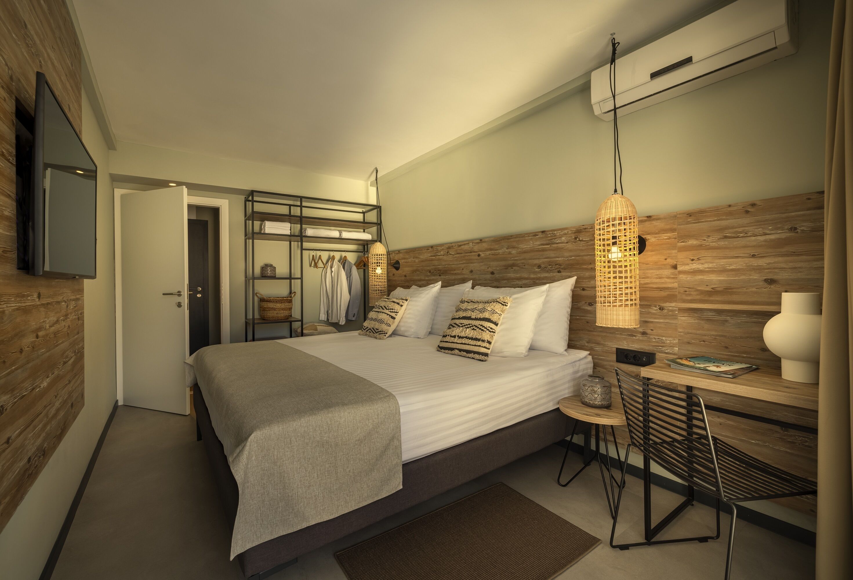 Työpöytä, pimennysverhot, ilmainen Wi-Fi, vuodevaatteet