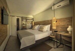 Escriptori, cortines opaques, wifi gratuïta i roba de llit 