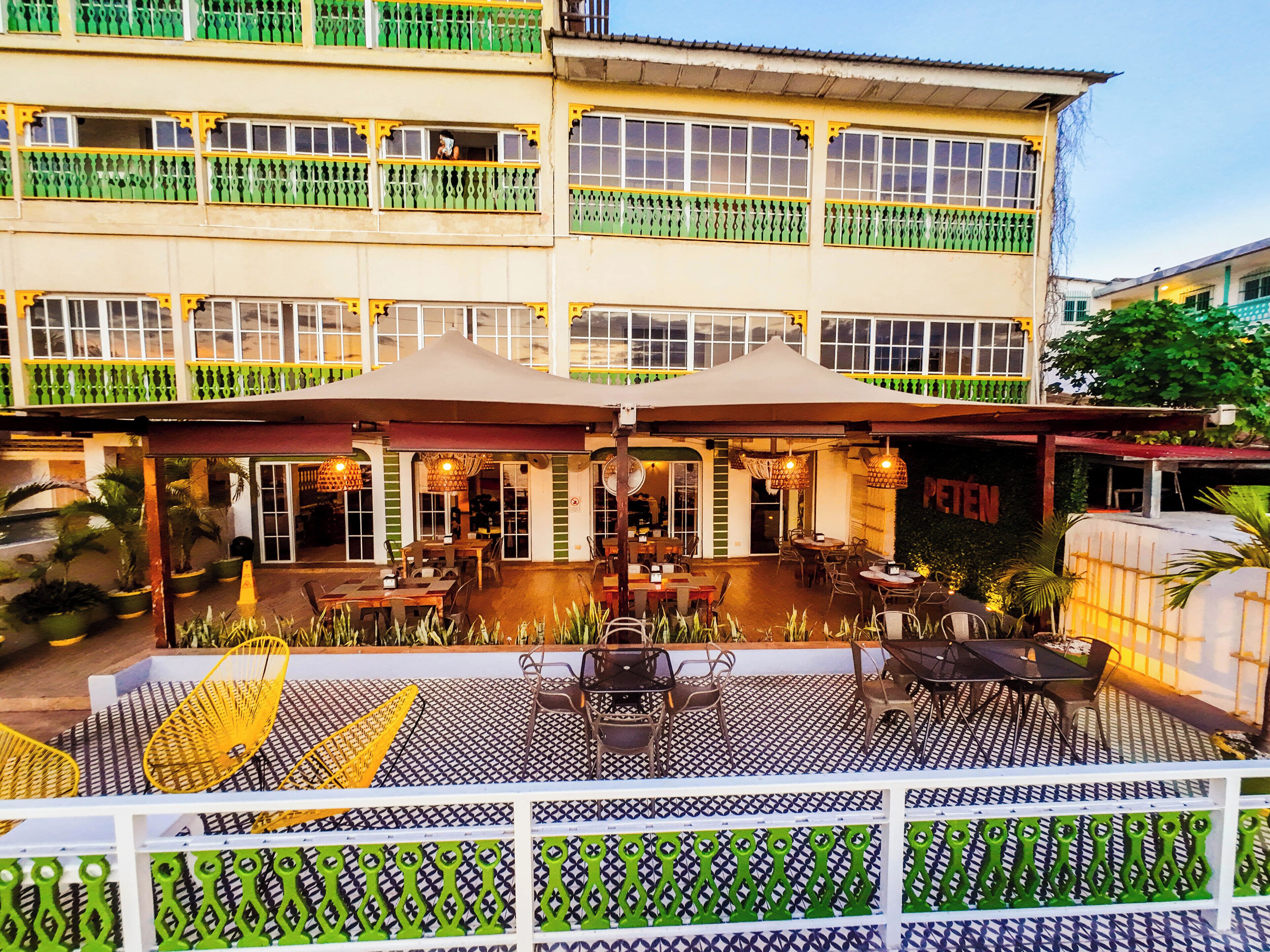 Vista frontal de la propiedad