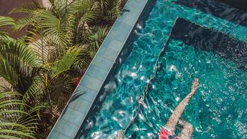 Sisäuima-allas, ulkouima-allas