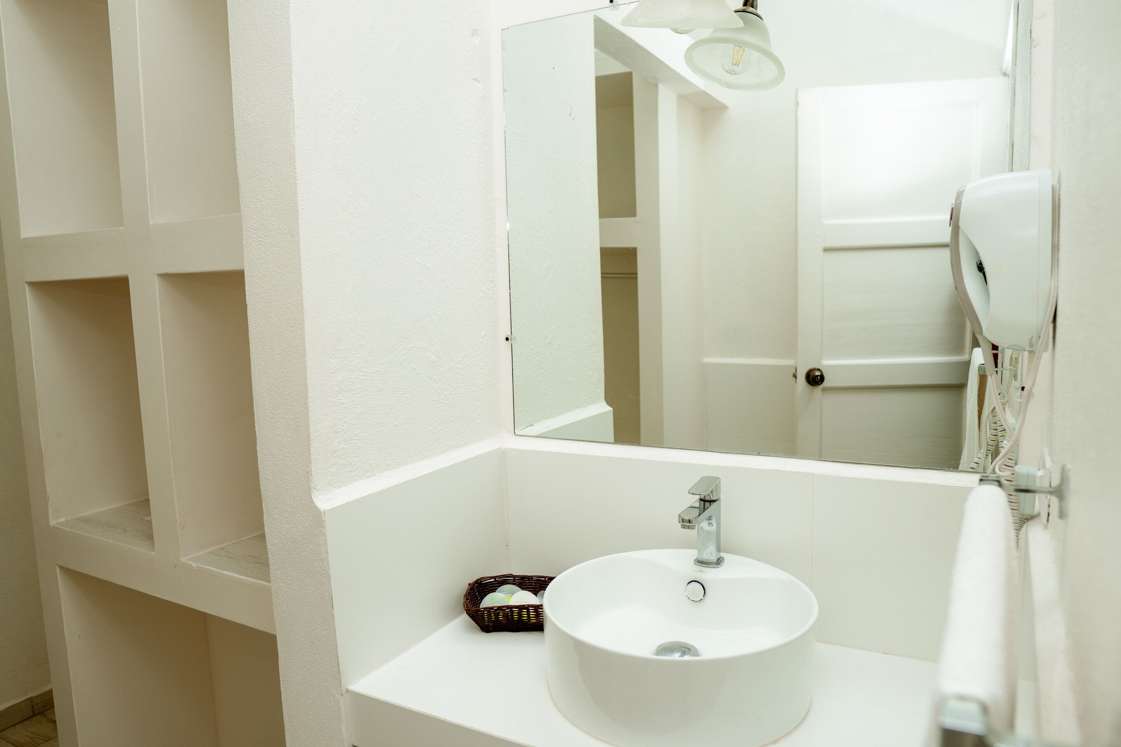 premium triple room | in-room safe, desk, free wifi, bed sheets